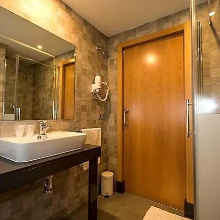 La De Roces Hotel *
