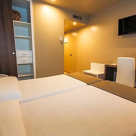 Hotel La De Roces *