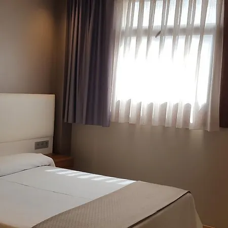 La De Roces Hotel *