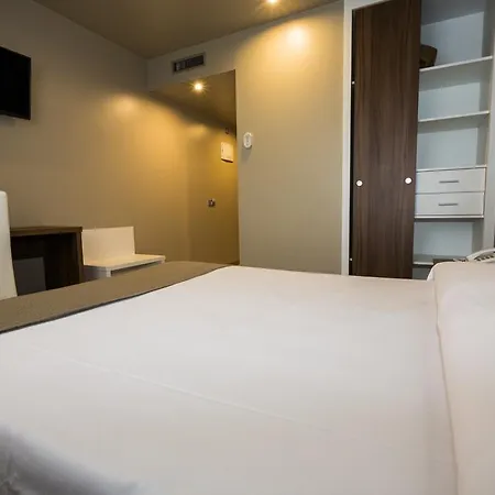 La De Roces Hotel *