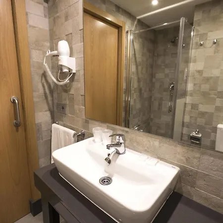Hotel La De Roces *