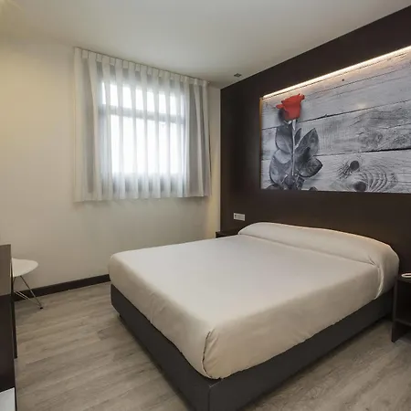 Hotel La De Roces *