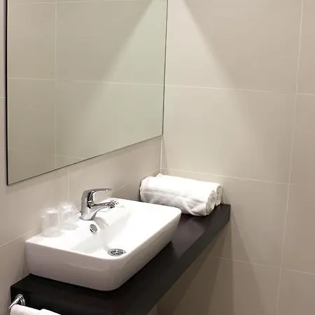 Otel La De Roces