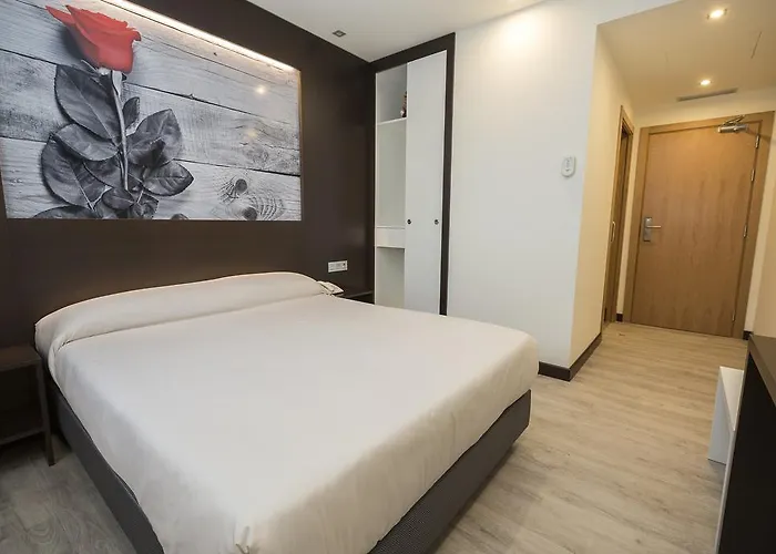 Hotell La De Roces *