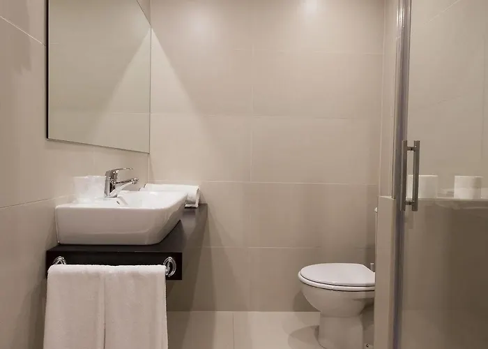 Hotell La De Roces *