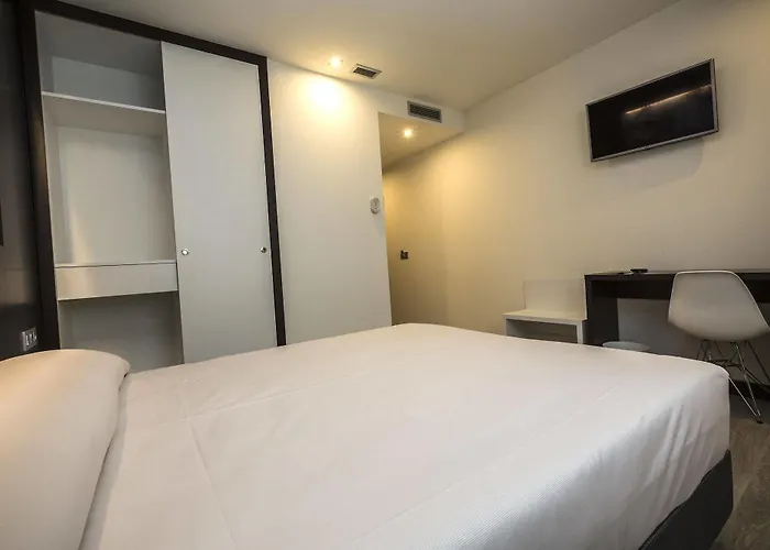 La De Roces Hotell *